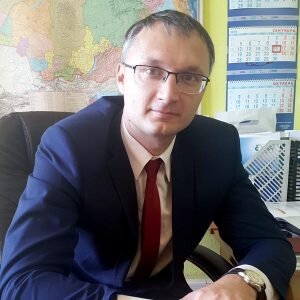 — Во-первых, дальнейшее ужесточение налогового регулирования. Фискалы последовательно зачищают все «наезженные» пути оптимизации — уже показали свою эффективность при борьбе с уклонением от НДС через однодневки и дроблением бизнеса. Думаю, настал черед зарплат «в конверте». В прошлом году администрирование страховых взносов было передано от не самого эффективного ПФР к ФНС. Помимо того, за неуплату страховых взносов была введена уголовная ответственность для работодателей. Уверен, в 2018 году налоговые органы будут усиленно реализовывать данные им возможности.