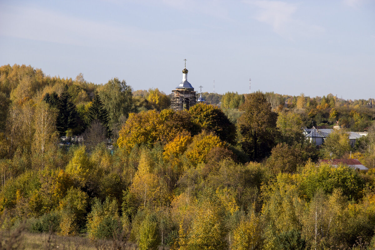 2. Церковь в лесах, село жилое.


