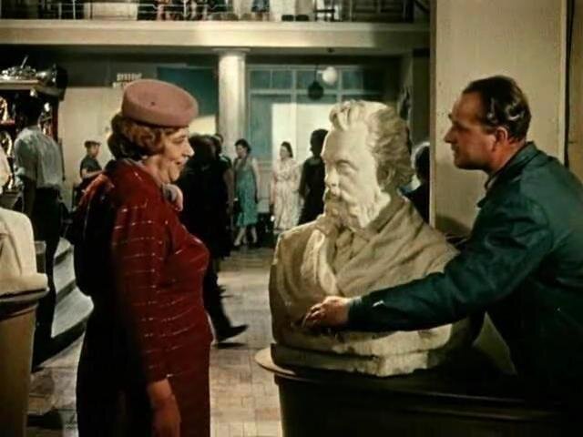 Кадр из художественного фильма «Девушка с гитарой» (1958)