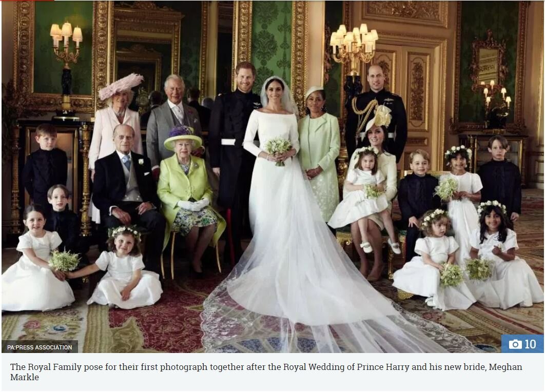 Первая официальная свадебная фотография Гарри и Меган после окончании церемонии бракосочетания, источник - the Sun  
