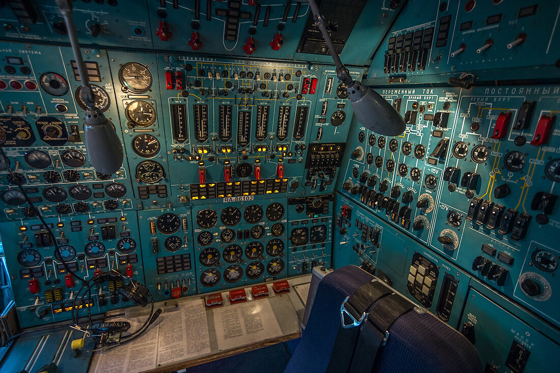 ил-76 кабина пилотов. приборная панель ил-86. ил 76 мд кабина. ил-76мд-90а кабина. ил 86 кабина.