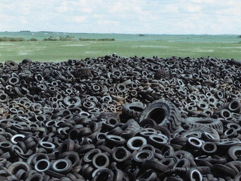 Шины имеют свой срок годности. Ездить на старых опасно.