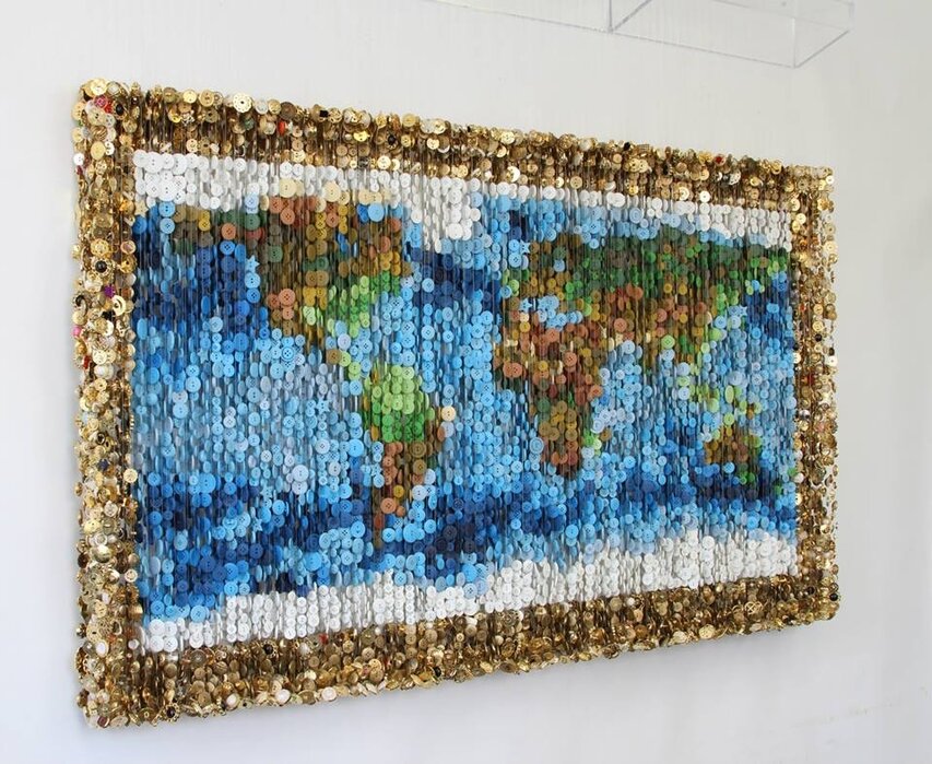 Художником была сделана инсталляция, фотографии были утеряны, но впечатления от его работы остались. фото взято с просторов инета. Благодарю автора за снимок.