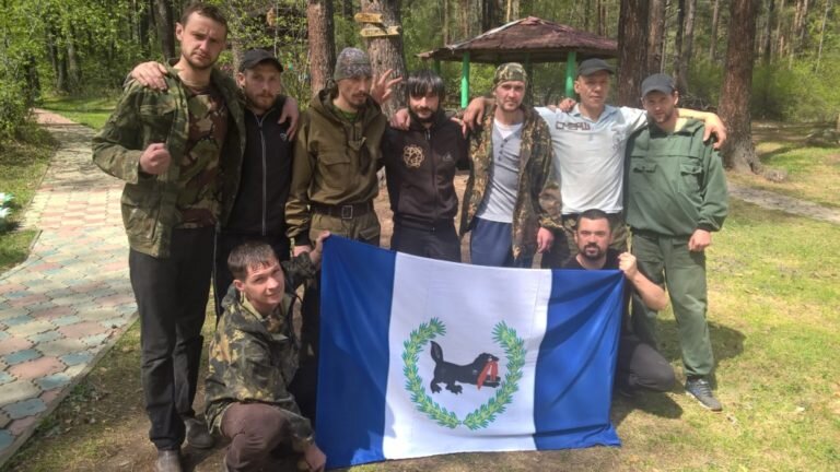 Традиционно прошла военно-спортивная эстафета. Это добрая традиция: эстафета проводится каждый год 9 мая в честь Дня Победы.  На старт вышли воспитанники центра, участвовали в мероприятии сами ребята, сотрудники и гости центра. 
Разыгрывались призовые места.

Чтим память погибшим войнам в Великой Отечественной войне. 
Война, какое жестокое слово, 
Война, как больно в груди. 
Сейчас мы вспомним с печалью 
Далекие годы войны. 

Мы не забыли героев, 
Память их чтим всегда. 
Какое выпало горе 
На долю народа тогда. 

Без сожаленья, без страха 
Шли прадеды наши в бой 
За Родину нашу, за радость, 
За теплый семейный покой. 

С. Алушин.