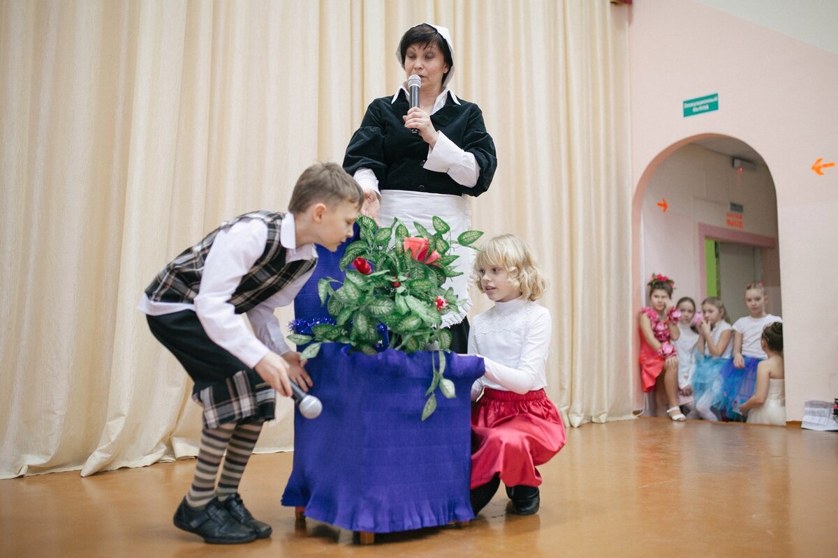 Сцена из спектакля "Снежная королева"