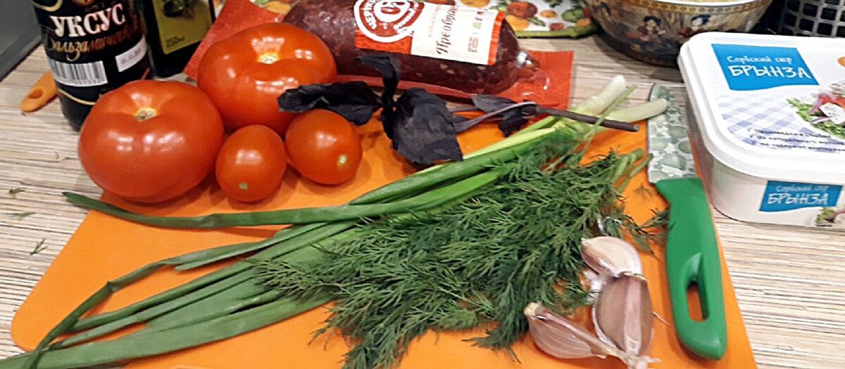 Да мы этим неделю бы могли питаться!