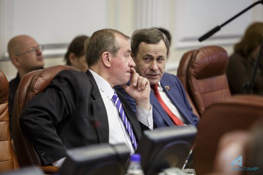 
Левченко Сергей Георгиевич, Рульков Евгений, 23 сессия Законодательного собрания Иркутской области, 15 апреля 2015 года., фотограф: Александр Новиков © Проект "Лица Сибири"