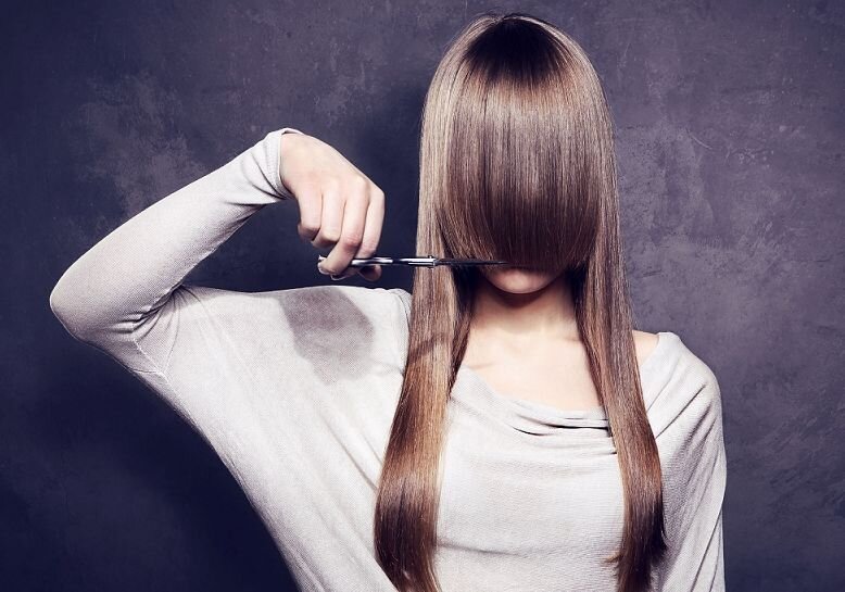 Вас настигло жгучее желание отстричь волосы ? Девочки, не все так однозначно! Мы стараемся упростить уход за волосами, сменить имидж, изменить настроение, и даже иногда связываем стрижку с переменами во всей жизни! Не зря же существует выражение:  если девушка меняет прическу, значит готова изменить жизнь. 