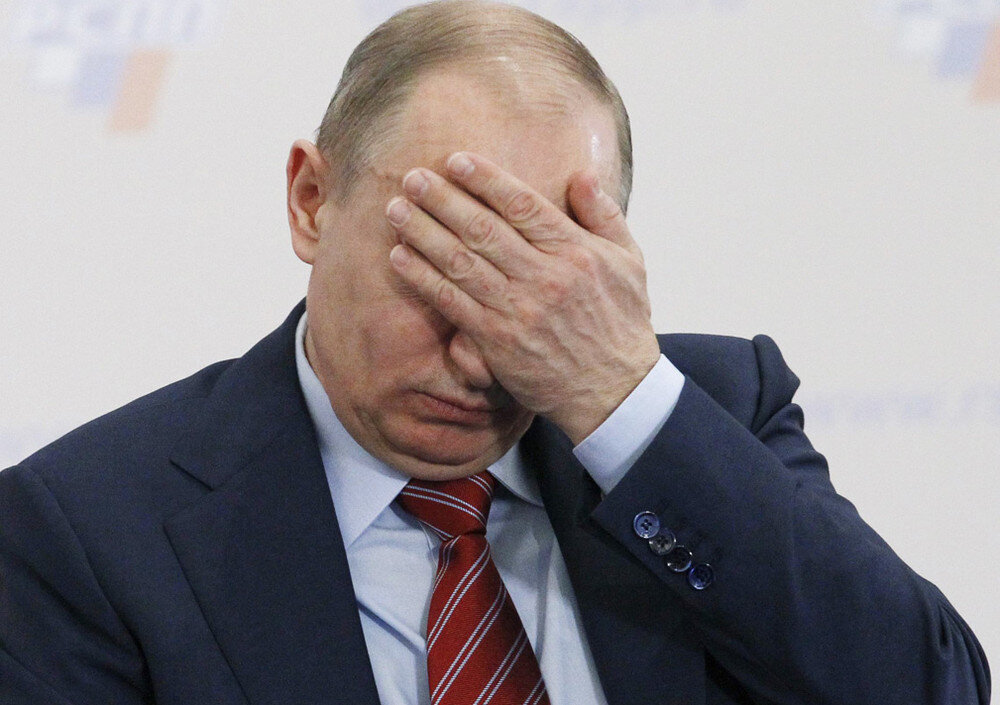 Когда пытаешься понять, к кому обратится по вопросу... И не понимаешь... И забыл вопрос...