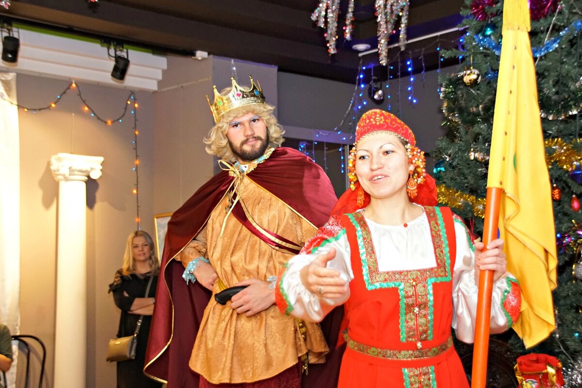 Приветствие героев