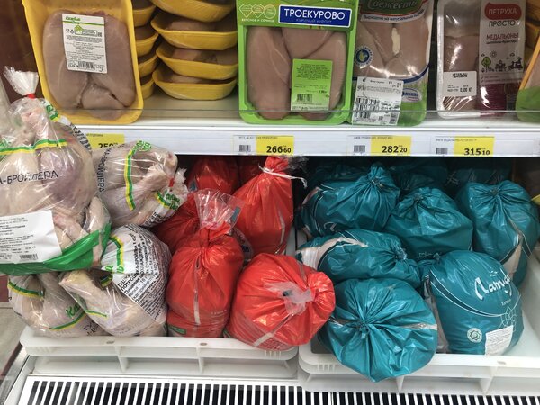 Курица в сетевом магазине