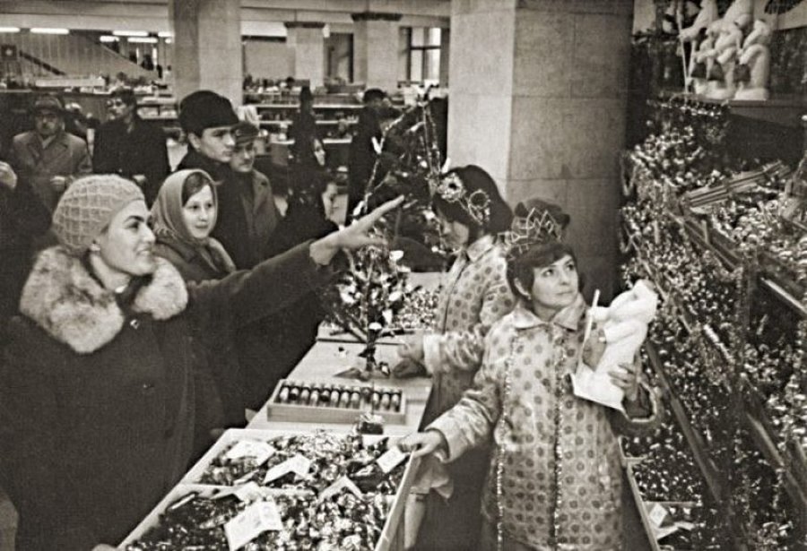 Отдел новогодних игрушек, 1970-е годы