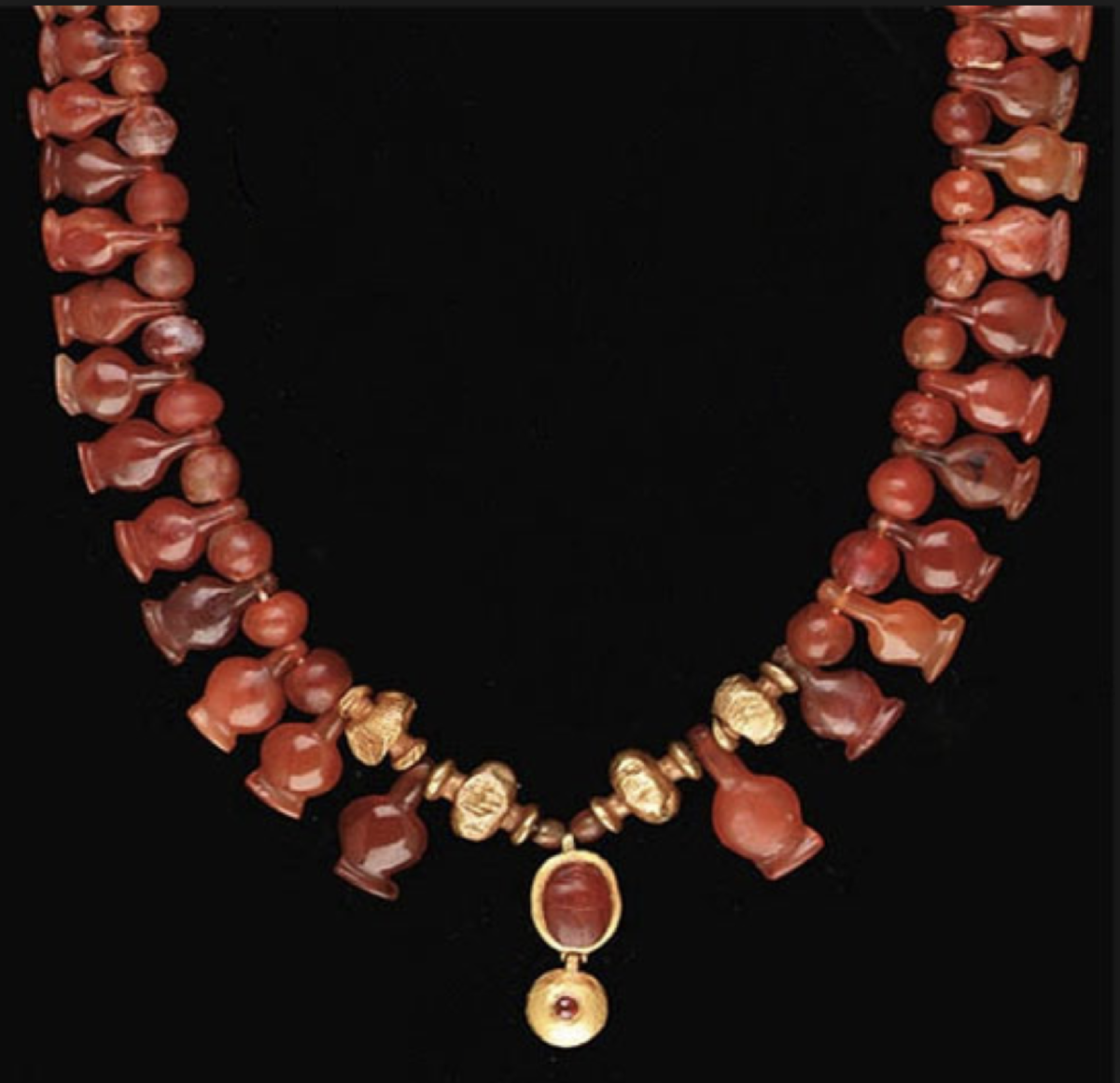 Ожерелье из сердолика с золотой подвеской, Древний Египет, 1550-1196 гг до н.э.