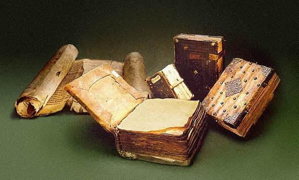 Возможно так выглядят древние книги, которые держал в руках сам Иван Грозный