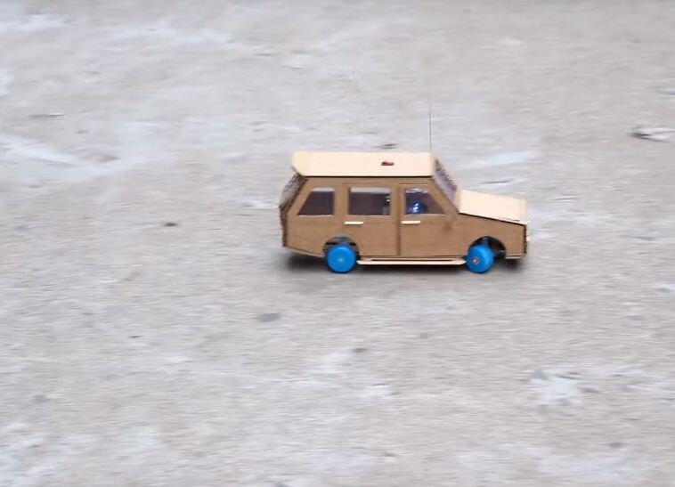 Видео: Как сделать из картона электромобиль, который сможет ездить