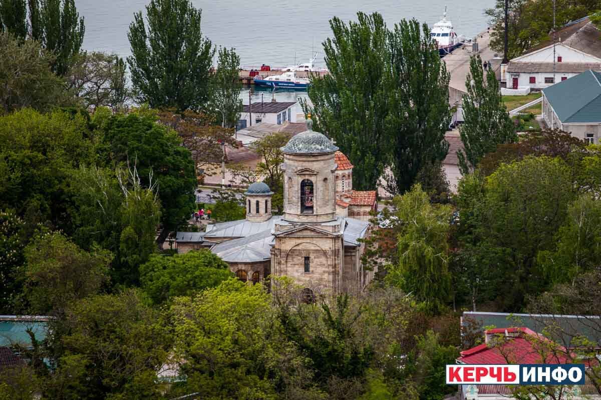 В начале шестидесятых годов нашей эры на горе побывал Андрей Первозванный.