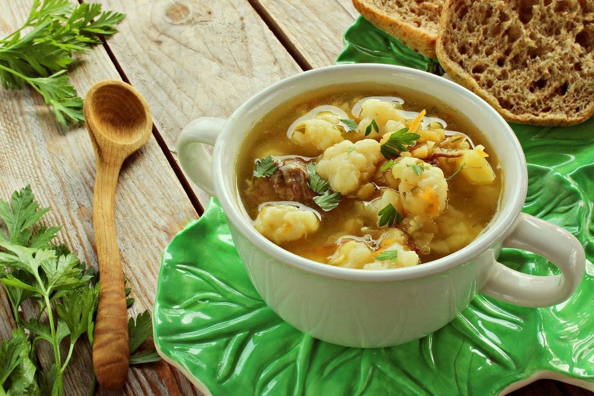 Рецепт приготовления первых блюд. Суп галушки Кубанский. Суп с цветной капустой. Суп их цветноймкапусты. Овощной суп с цветной капустой.