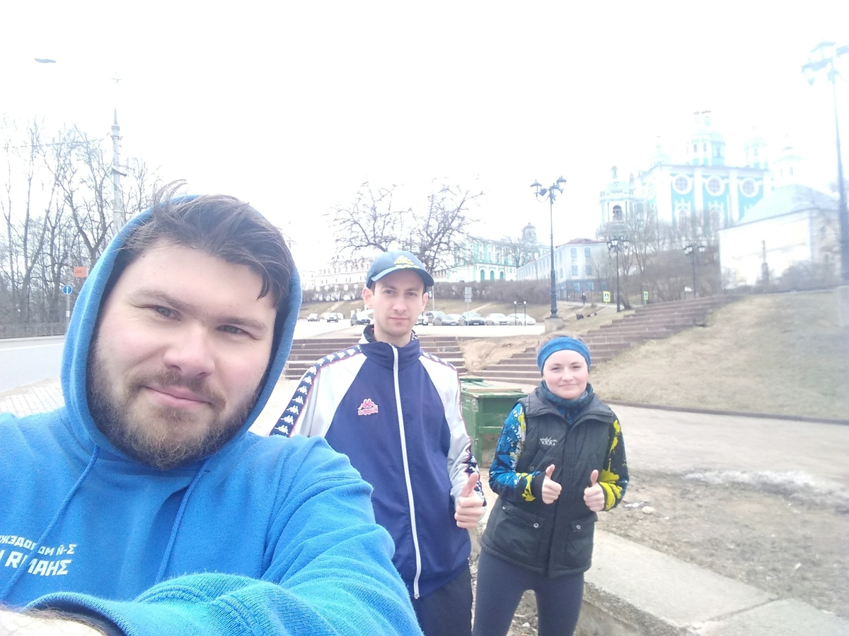 На забеге было много московских гостей, к сожалению не все смогли выбраться на экскурсию, но я рад был пробежаться и с двумя ребятами. 
 
Мы потестили наш традиционный маршрут по всей протяженности стены, по которому обычно бегаем в теплое время года. Стоит сказать, что трасса почти готова к использованию. Еще немного подсохнет и можно бегать. 
 