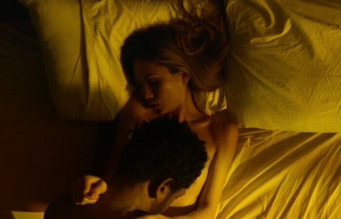 Кадр из фильма "Закатать в Асфальт" для привлечения внимания