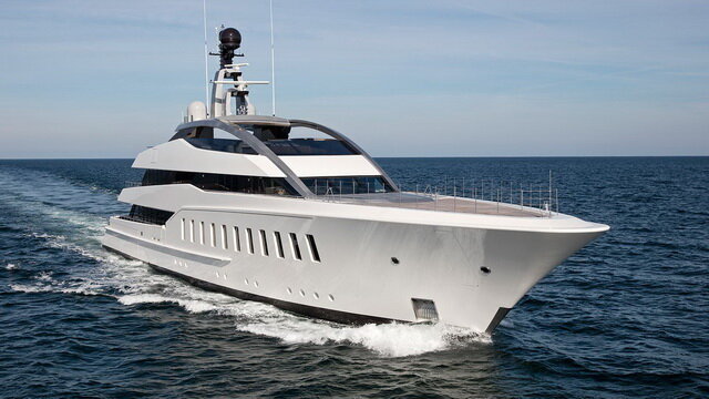 «Мы были рады реализовать такой проект, источником вдохновения для которого послужило путешествие заказчика на борту разработанной нами Helix», - поделился своими впечатлениями о работе над проектом при проведении церемонии спуска на воду новой суперяхты Halo директор компании Feadship – Дик Ван Лент.