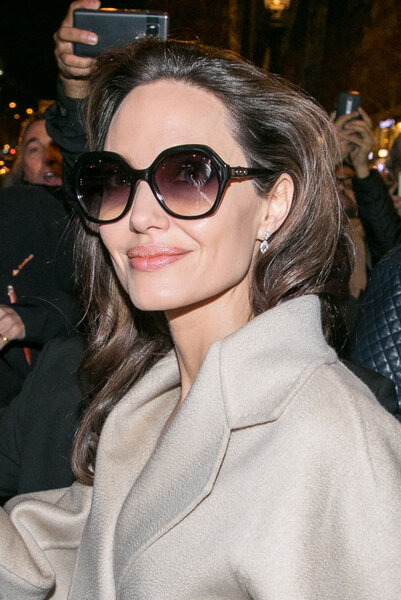 5 секретов стиля Анджелины Джоли, благодаря которым она всегда выглядит женственно и стильно