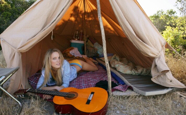 Источник http://pictar.ru/img-devushka-v-palatke-42034.htm