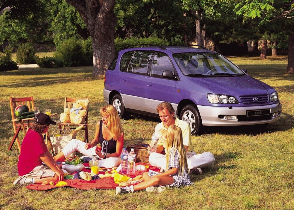 Toyota Picnic. Фотография взята с сервиса Яндекс Картинки