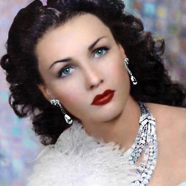 Источник: https://i.pinimg.com/736x/8e/f7/b1/8ef7b1a588606bcbb4a54302f3040c47--egypt-queen-colorized-photos.jpg.