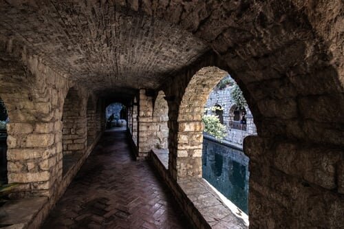 https://unsplash.com/photos/Geda34D57PA