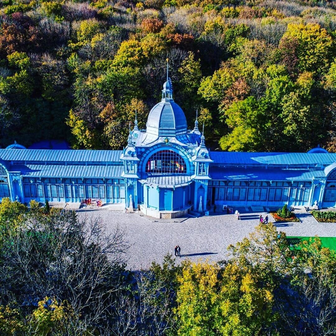 Вид сверху на Пушкинскую Галерею. г. Железноводск
