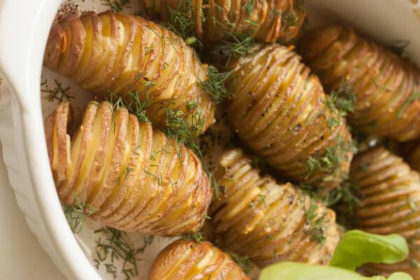 Запеченный картофель в духовке ломтиками