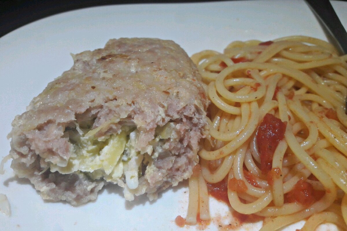 Вскрыла котлетку ))