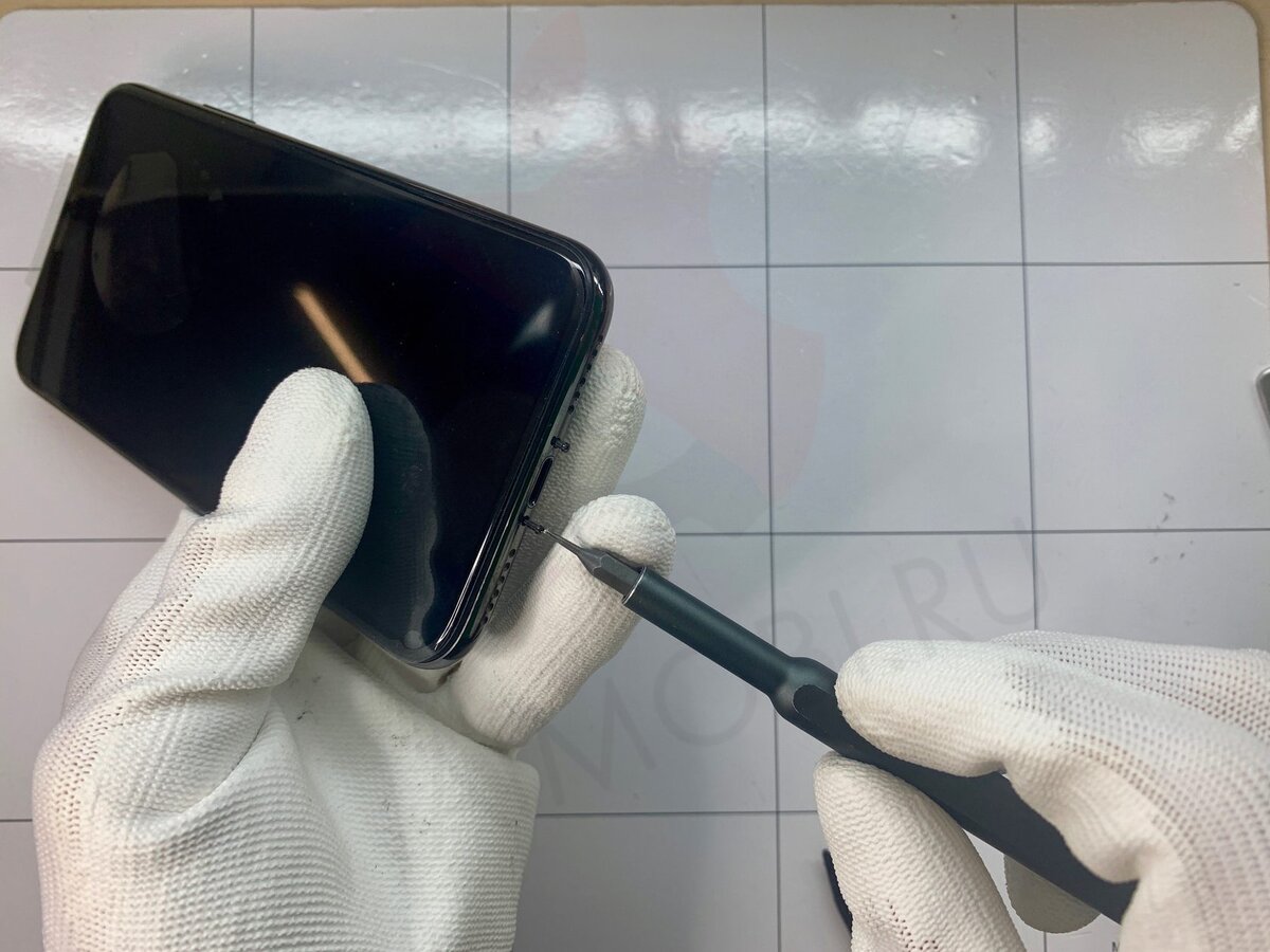 Поменять экран на айфон 10. Снятие экрана айфон 10. Iphone x падения напряжений. Heated display removal Fixture, iphone 12. Чем нагревают телефон для снятия экрана.