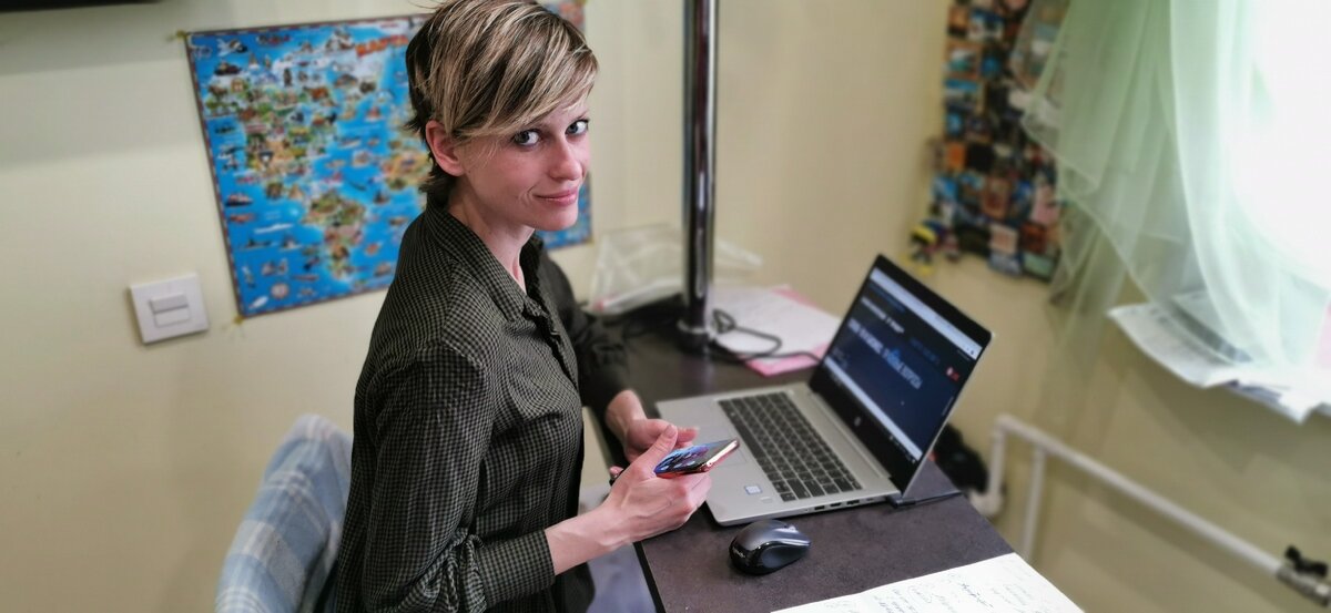 Ира на работе