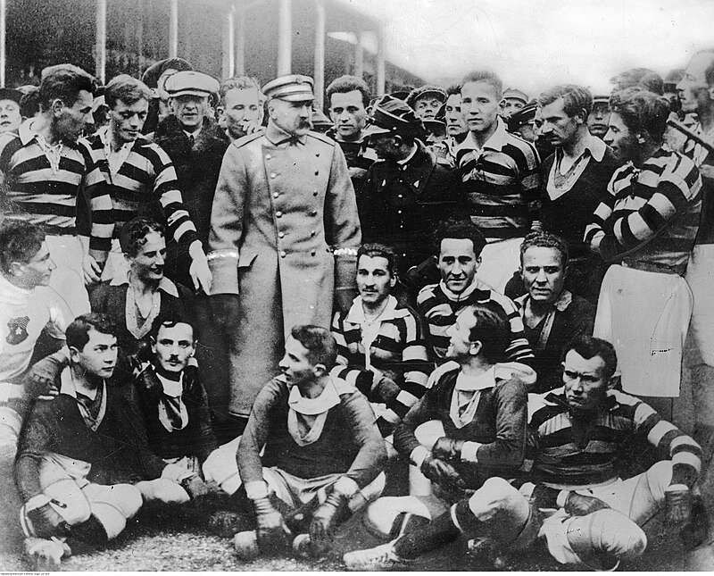 Игроки львовской «Погони» на встрече с Юзефом Пилсудским в 1924 году