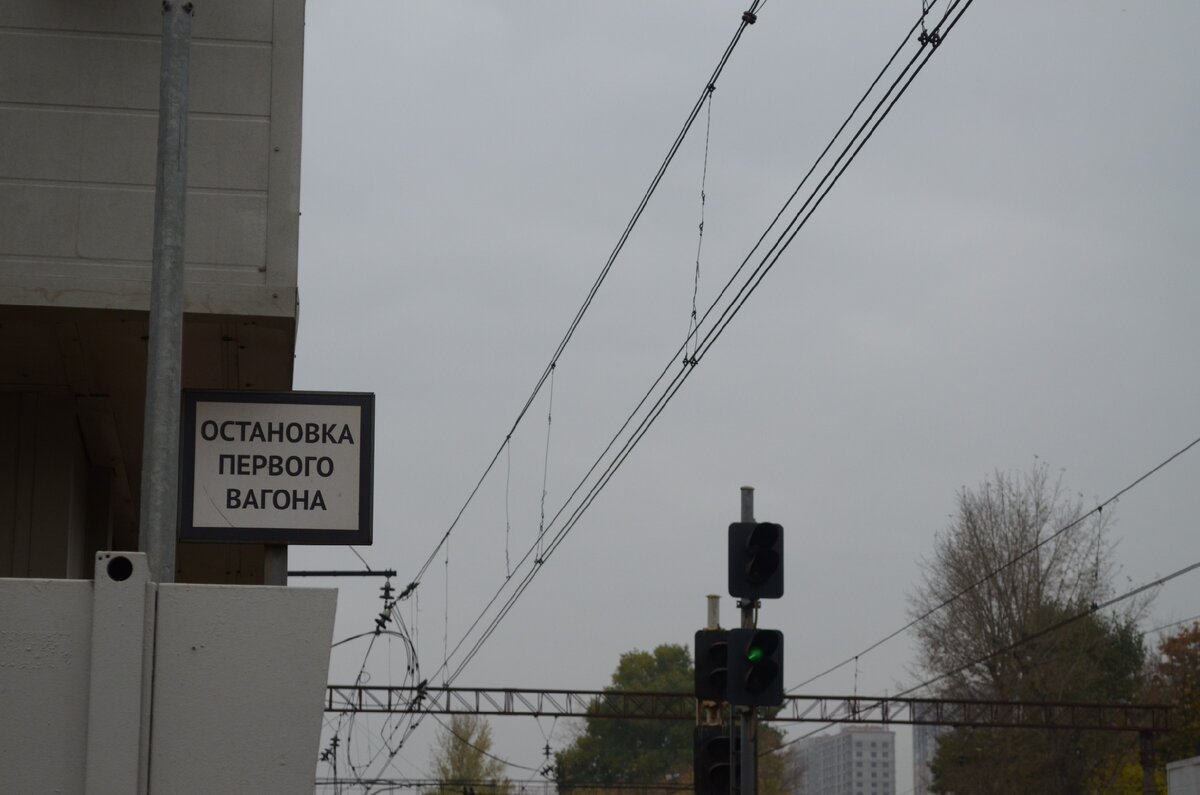 Галерея станции Коломенское: просто зарисовки с видами железнодорожья, Демихи разных мастей и случайно затесавшийся среди них пассажирский поезд. Или коротко о том, чем занять себя на платформе в ожидании электрички.