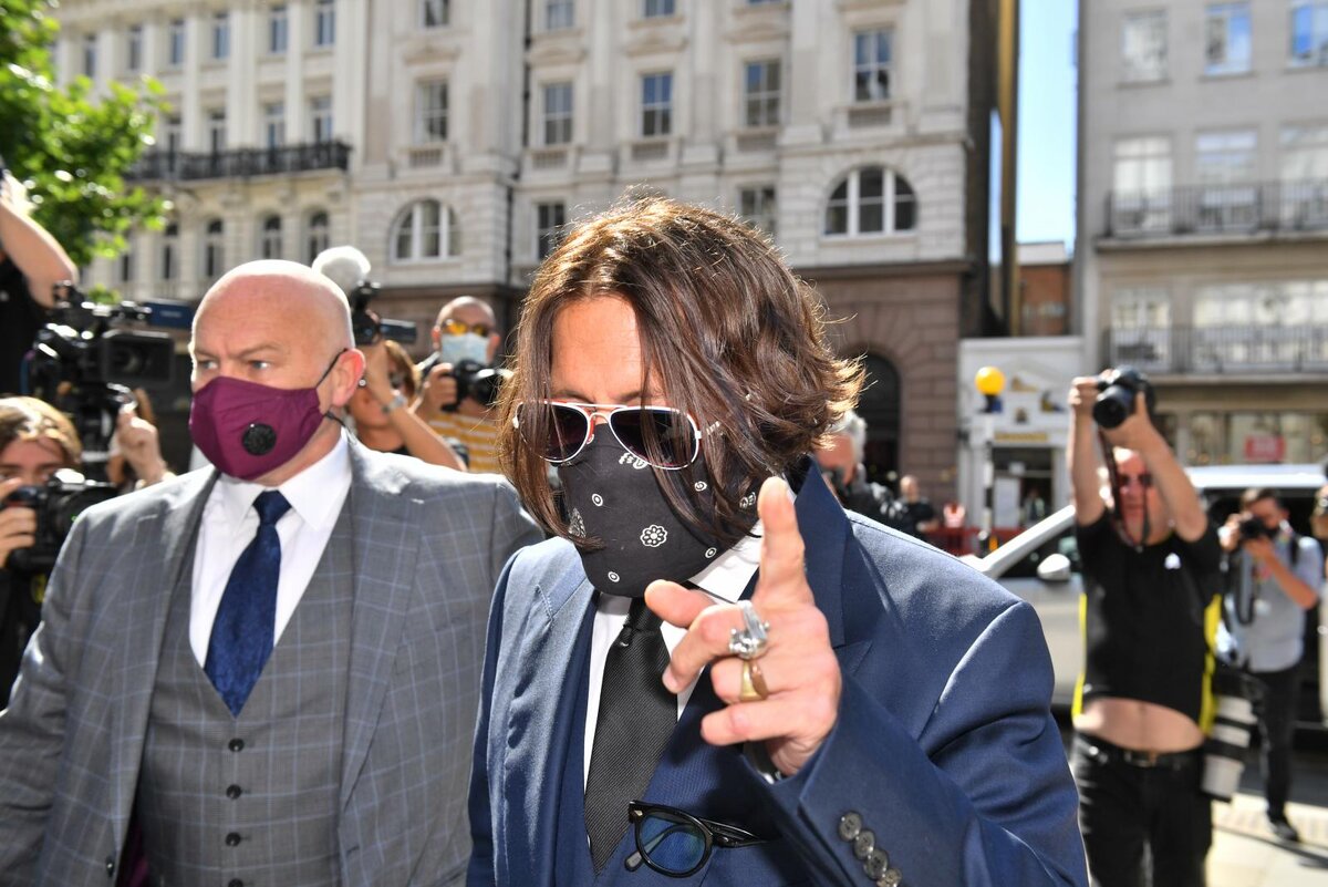 Джонни Депп прибыл в Суд