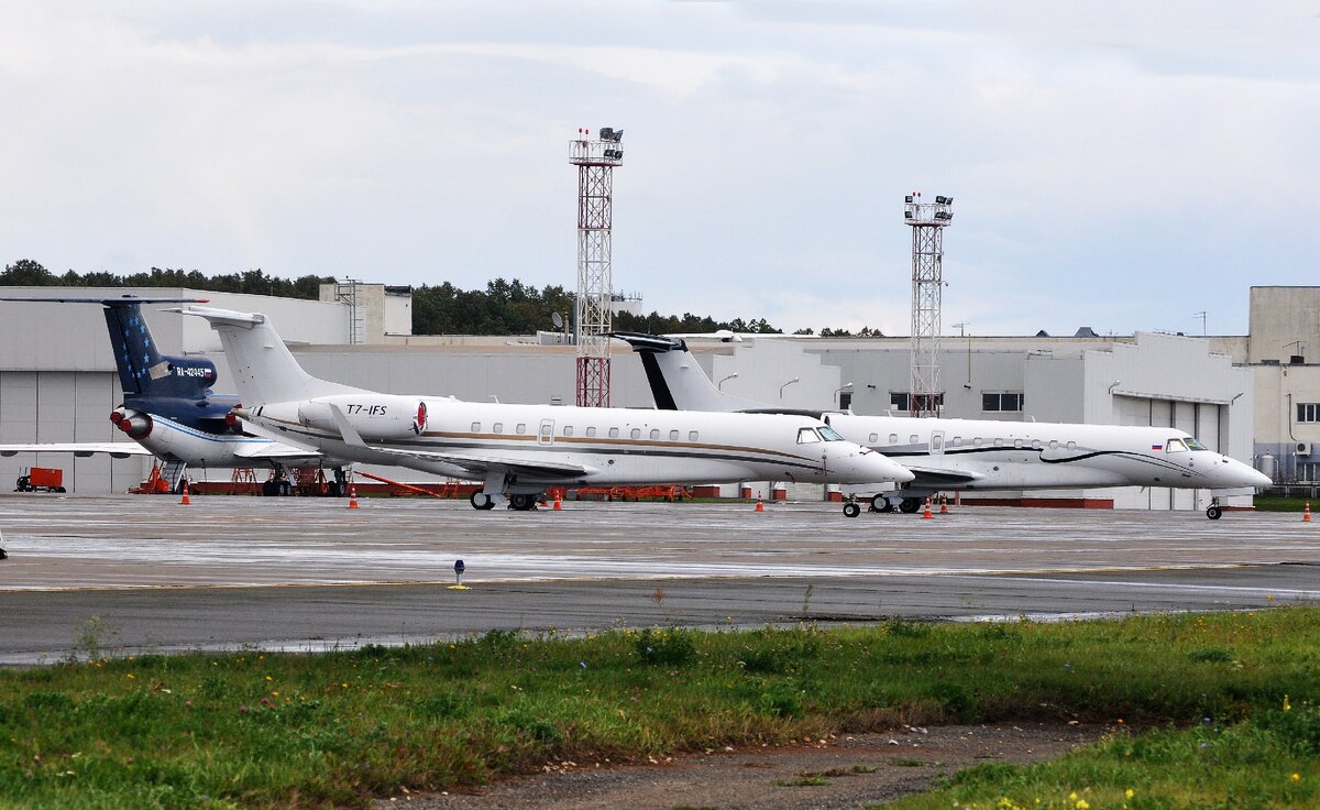 Эмбраеры 135 -  T7-IFS - Avcon Jet 