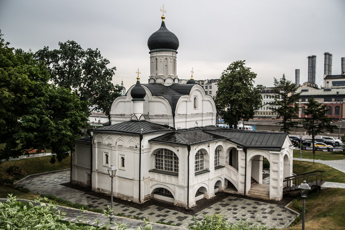 Церковь зачатия праведной анны. Храм зачатия праведной Анны. Церковь зачатия Анны в Зарядье. Церковь зачатия Святой Анны. Парк Зарядье Церковь зачатия Святой Анны.