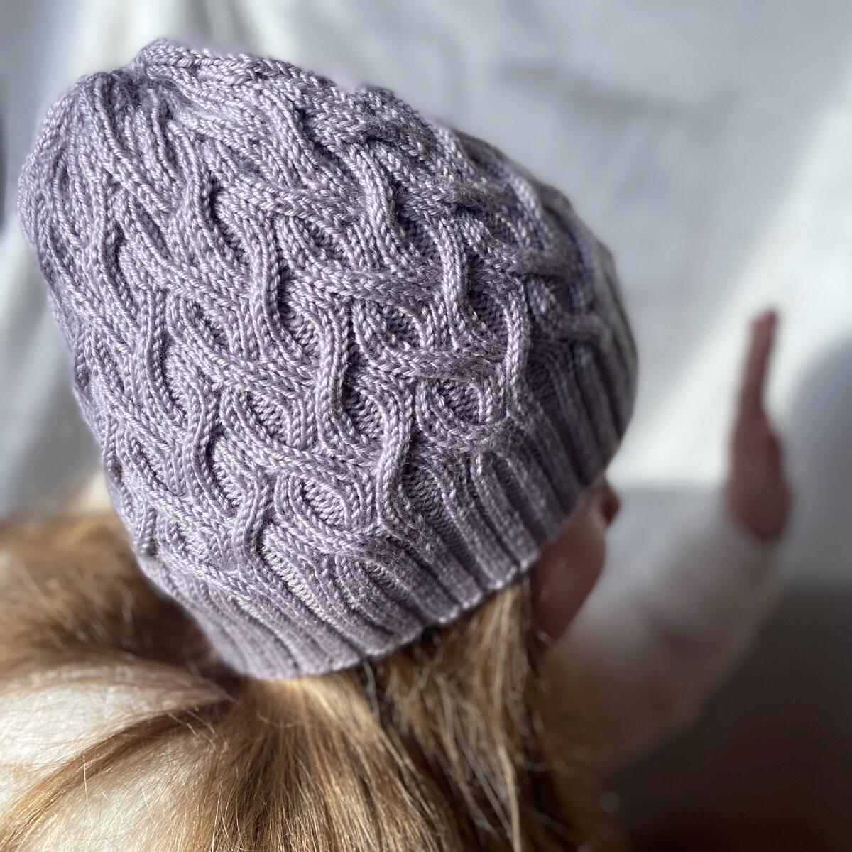 Шапка из трех петель по диагонали пошаговая. Шапочка разбор фан. Шапка из дропс флора. Шапка №25. Шапочка энцефалограмма.