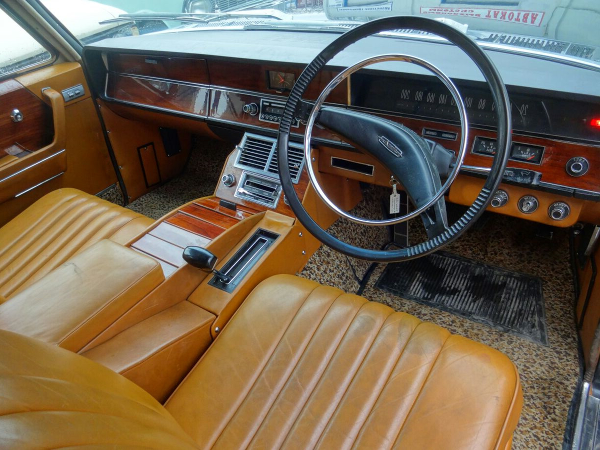 Салон автомобиля ЗИЛ-114