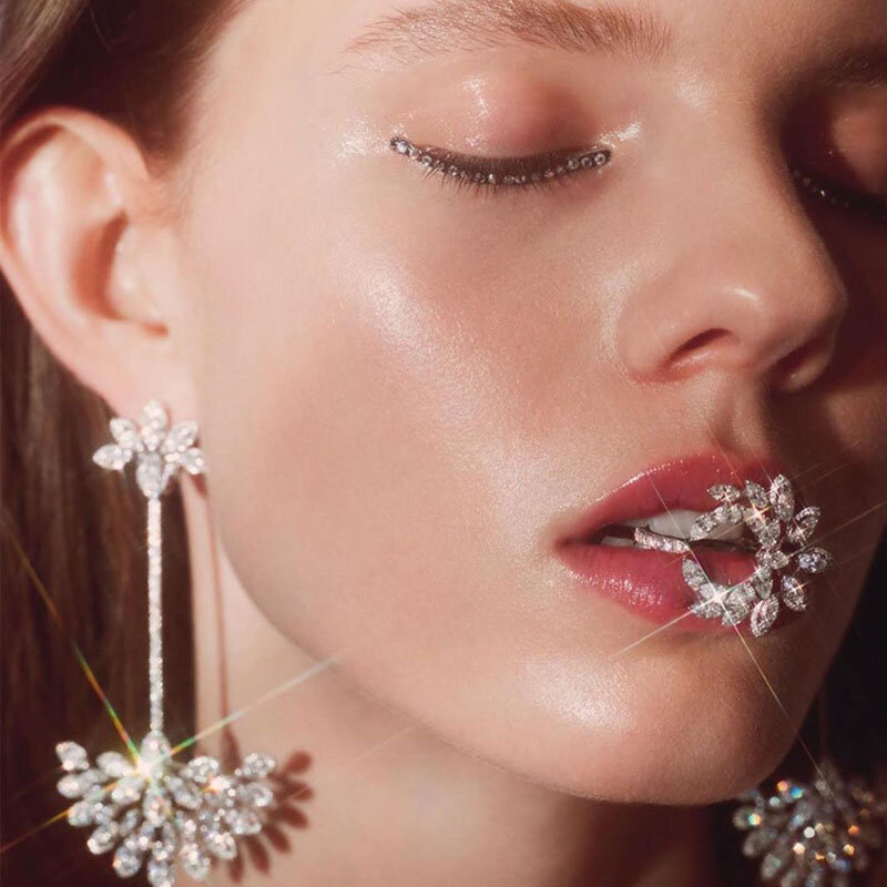 На фото: кольцо и серьги Messika, коллекция Born To Be Wild