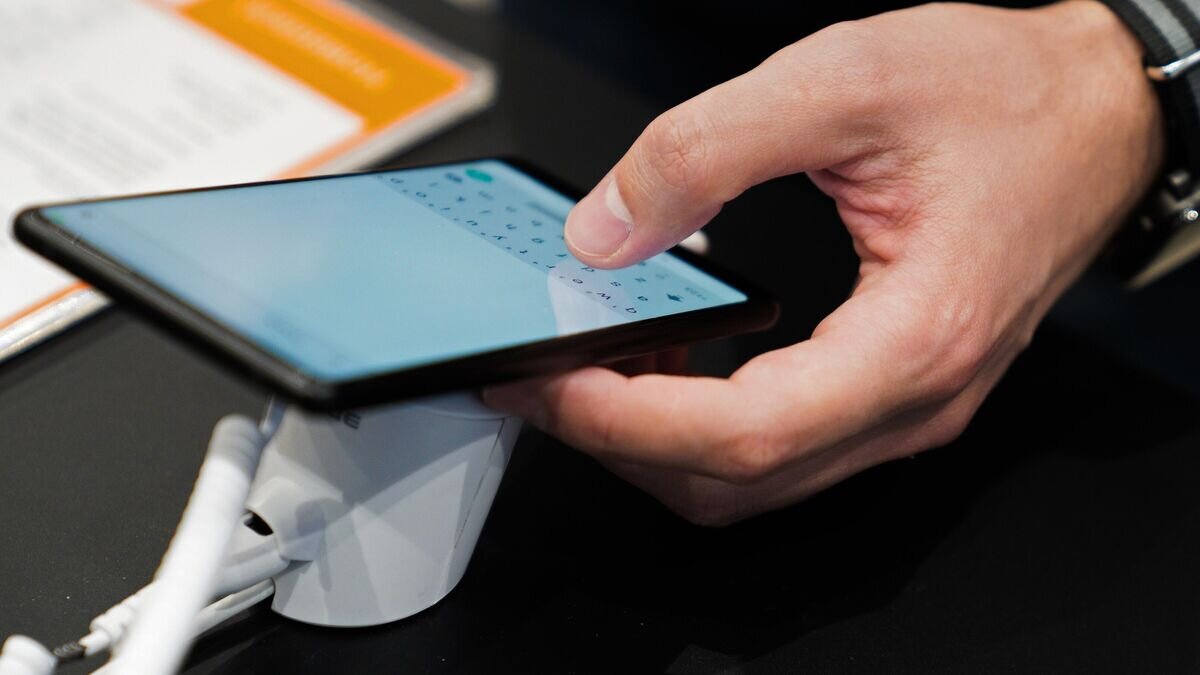    Cмартфон © РИА Новости / Владимир Астапкович