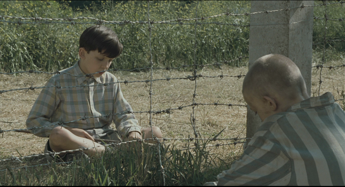 Кадр из фильма "Мальчик в полосатой пижаме" 2008 года
