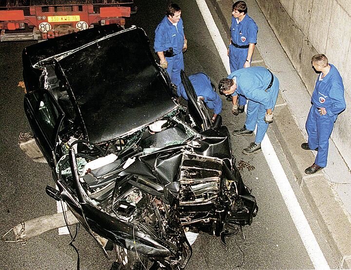 Париж, 31 августа 1997 года. В аварии выжил только телохранитель Тревор Рис-Джонс, но он не помнит подробностей автокатастрофы. Фото: Jerome DELAY/ASSOCIATED PRESS