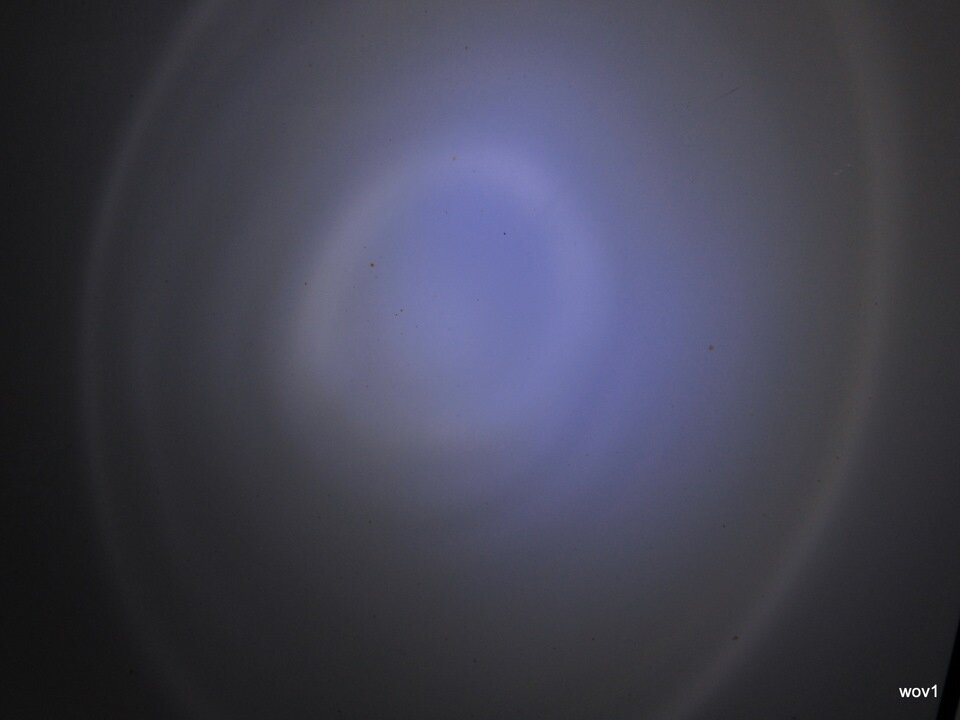 Вплавленные частички металла корродируют и расплываются ржавчиной . Снимал красной абразивной глиной .