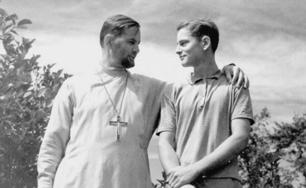 Отец Александр Шмеман с сыном Сергеем