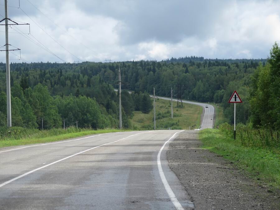 Погода теплая гора. Поселок Сараны Пермский край горы. Сараны ненастье дорога. Поселок н. Сарана в указатель на дороге. Дорога от Сараны на Екатеринбург.