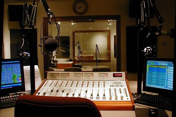 При создании рекламных роликов обязательно использование звукового наполнения наряду с текстом