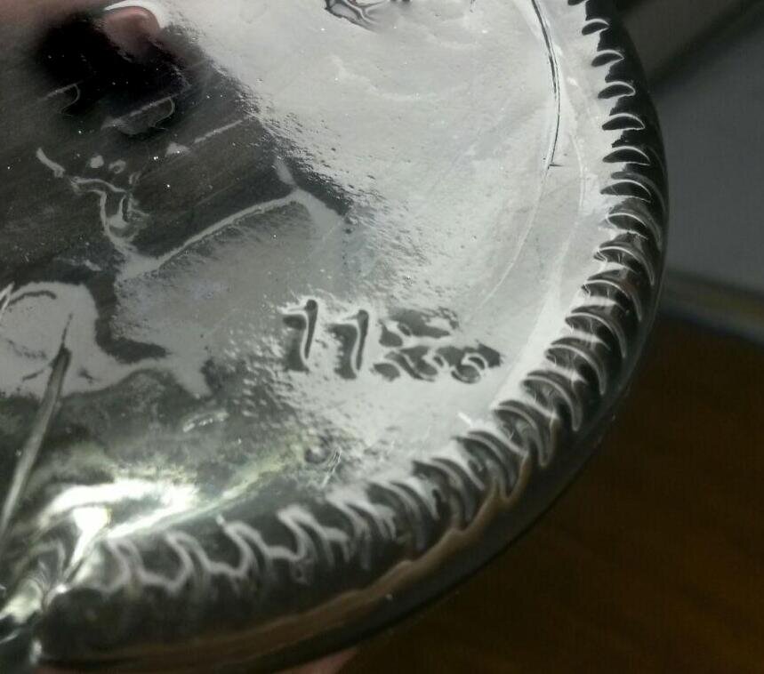 Форма сделана в 2011 году, прошла 5 ежегодных проверок (5 точек). Т.е. год изготовления бутылки - 2016